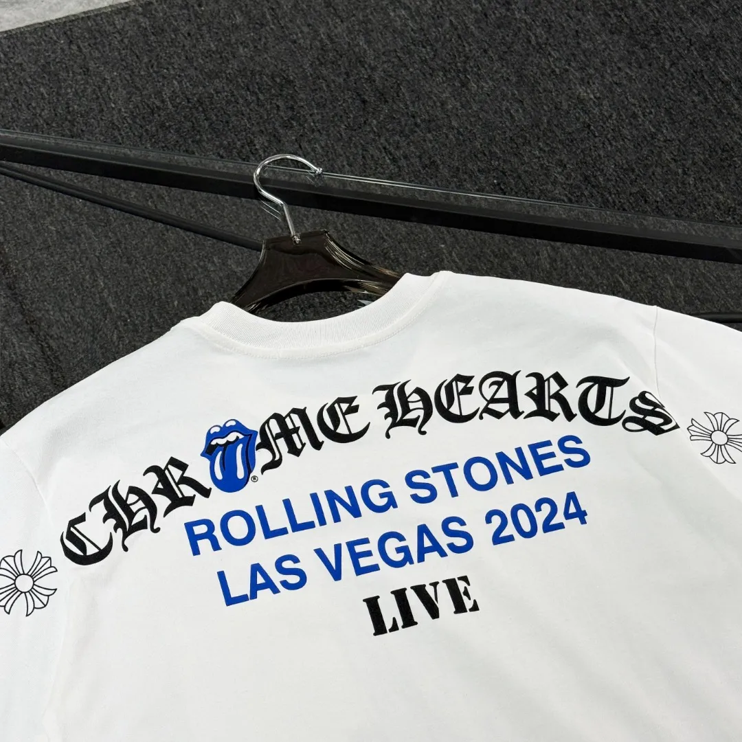 P180 Chrome Hearts Chrome Hearts 25 high-end versions. The fabric is made of 300 grams of high-density pure cotton. It does not deform or shrink. It has three labels. It is the same style for men and women. Technology: suede foaming + digital printing. Color: white, black. SIZE: S-XL.